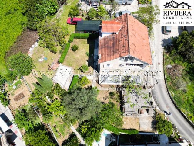 House for sale in the center of Tivat, Ucuri