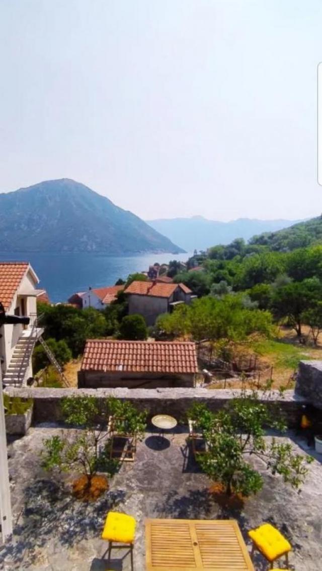 Beautiful house with a view of the sea in Kotor for rent