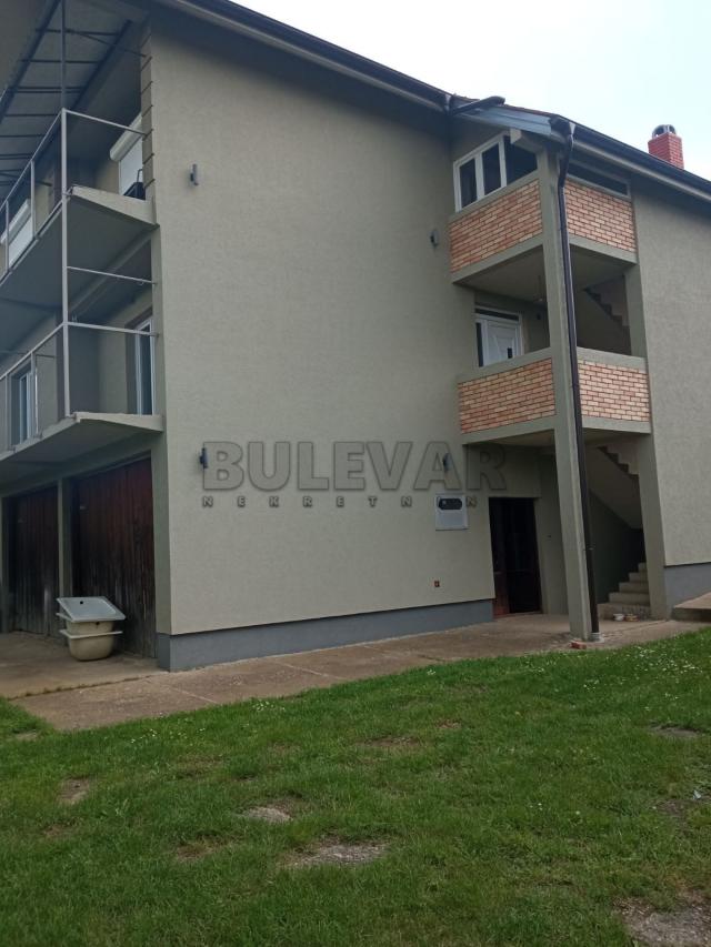 Dve kuće u Kragujevcu, naselje Erdeč, 340 m2 i 105 m2, plac 1042 m2
