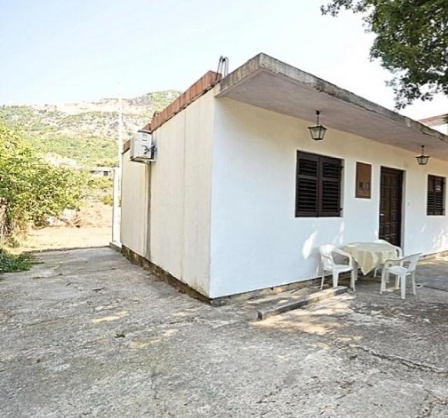 House in an excellent location in Herceg Novi is for sale