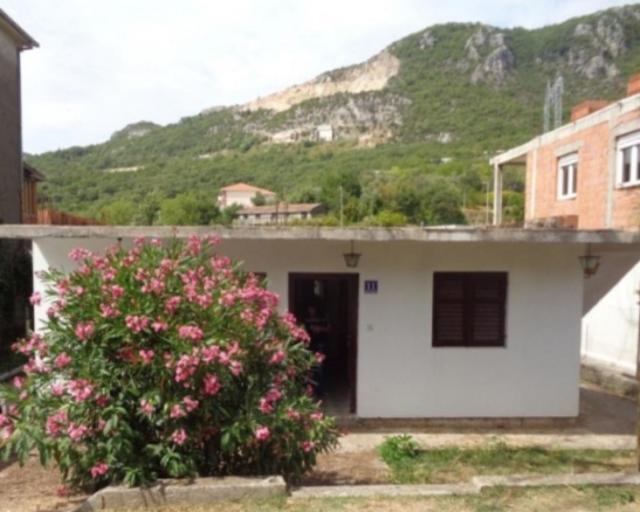 House in an excellent location in Herceg Novi is for sale