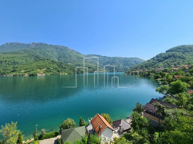 Prodaja apartmanska kuća sa plažom Jablaničko Jezero