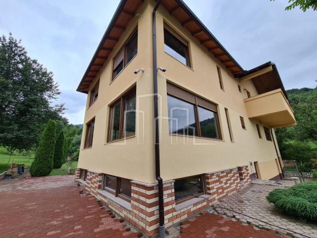 Haus Hadžići, Sarajevo, 400m2