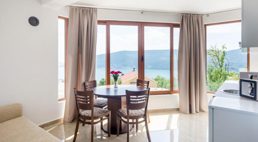 Nova moderna vila sa neverovatnim pogledom na zaliv