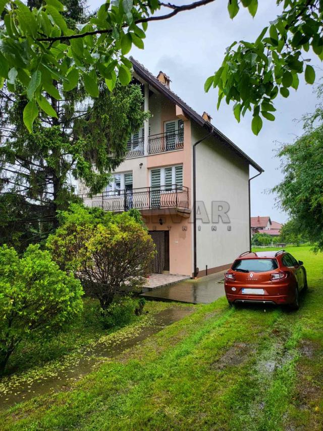 Kompletno sređena kuća u Vinogradima sa odličnim placem
