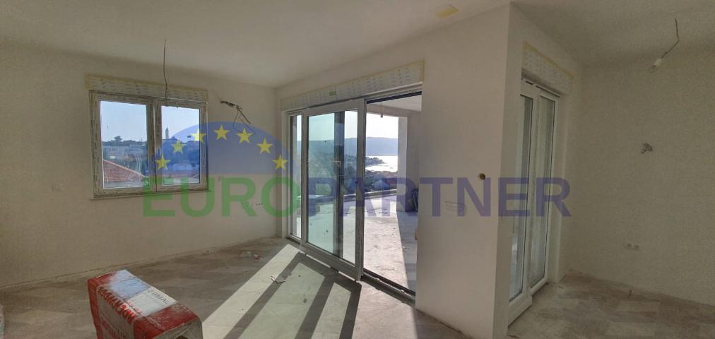 Trogir, Stan novogradnja s pogledom na more, 45 m2, prodaja