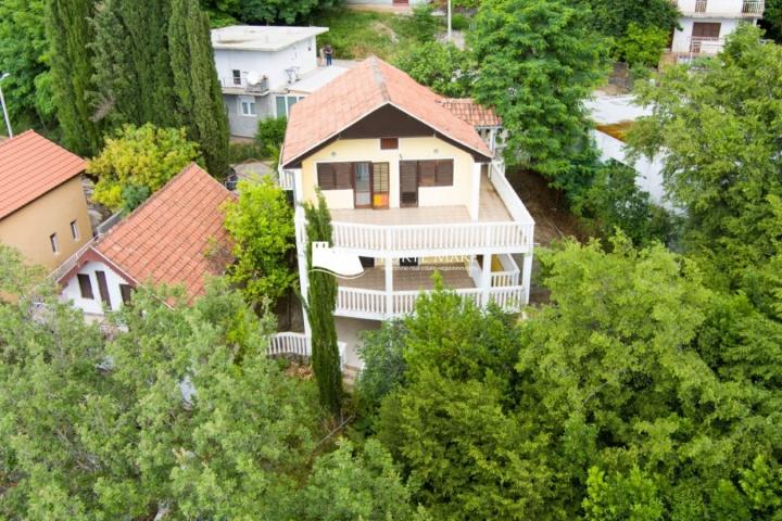 Kuća u Herceg Novom, naselje Sušćepan