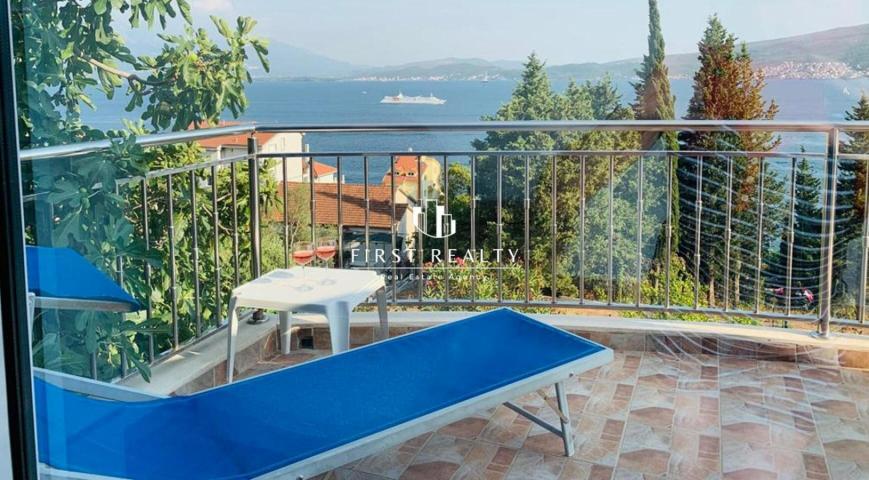 Modern house with stunning sea views in Baosici