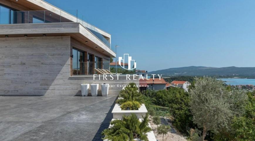 Modern villa with 4 bedrooms in a quiet area of Tivat