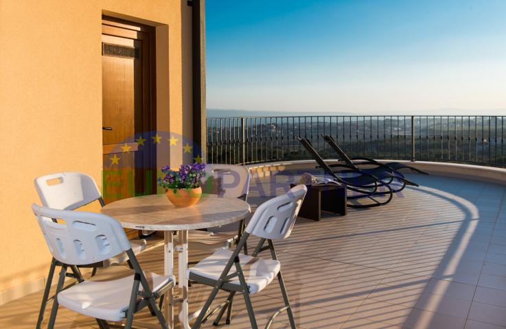 Luxuriös Villa mit schöner Meer blick neben Split, Zu Verkauf