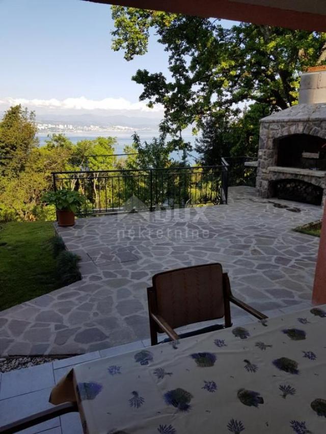 OPATIJA - two-room apartment with a terrace and a view of the sea
