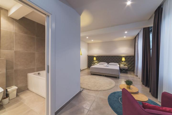 Trogir, luksuzna vila s bazenom, NKP 368 m2