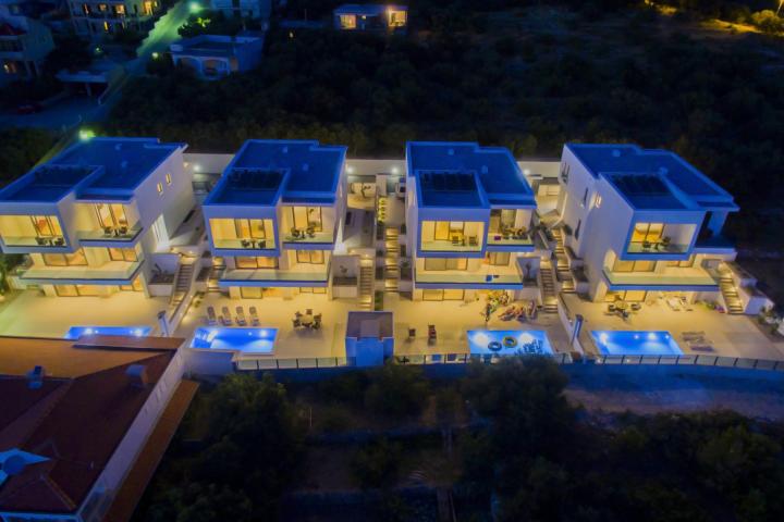 Makarska, novoizgrađena  vila s bazenom - V4