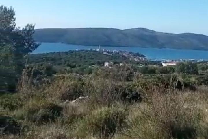 Split okolica- Trogir- Seget, građevinsko zemljište 3. 359m2, 500m od mora