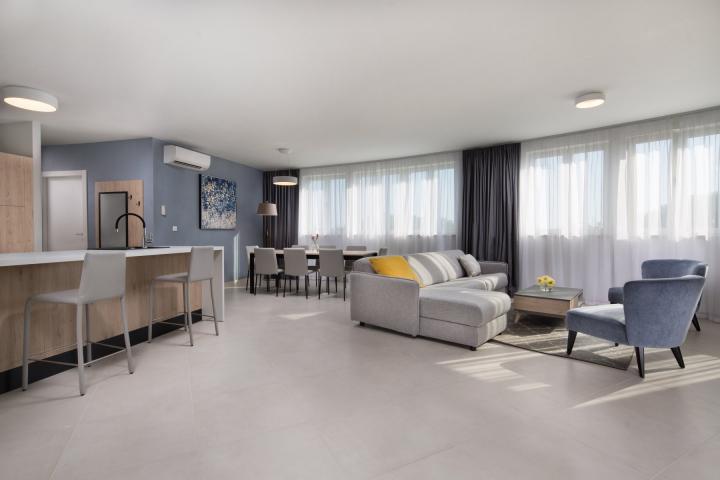 Istra, Umag, kompletno opremljen apartman na dvije etaže D12