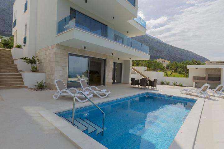 Makarska, moderna vila s bazenom - V2