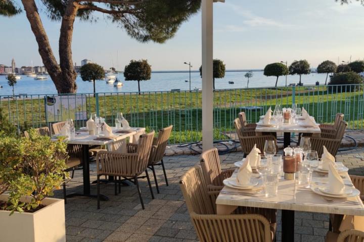 Istra, Umag, restoran na prodaju, tik uz more