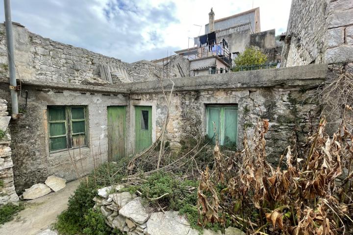 Blato, otok Korčula – kamena kuća 50 m2