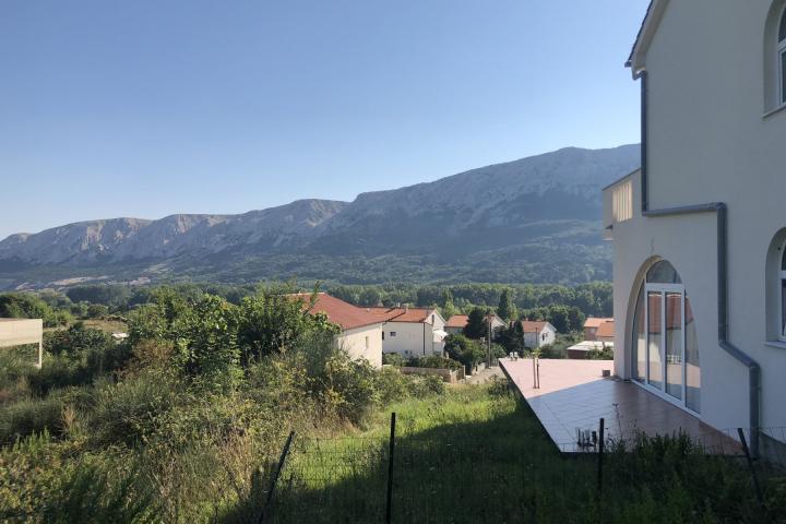 Krk, Jurandvor Baška, prekrasna villa s tri apartmana