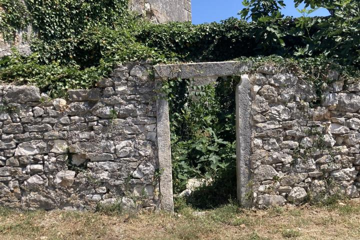 Istra, Puntera, predivna kamena kuća za adaptaciju s pogledom na otok Cres