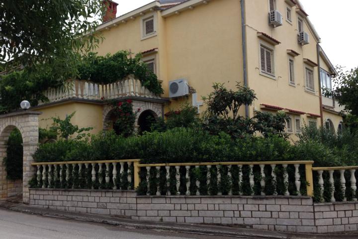 Zadar, Poslovno-stambeni prostor 1812 m2 za dugoročan najam
