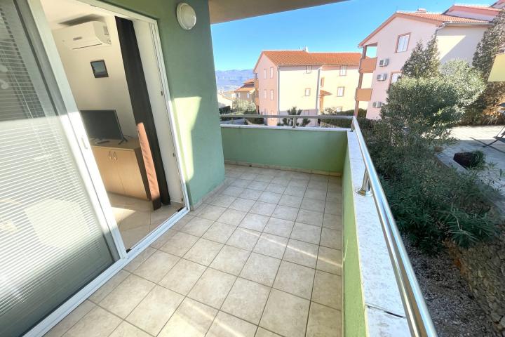 Krk, Soline, lijepi trosoban apartman veličine 73 m2