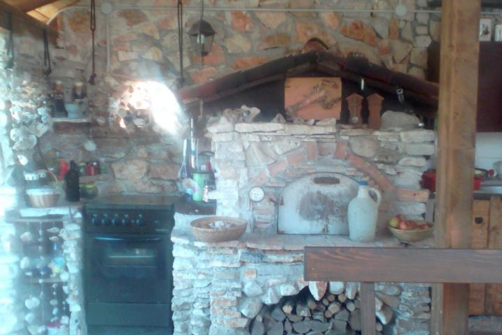 Istra, Umag, kamena kuća s velikom okućnicom