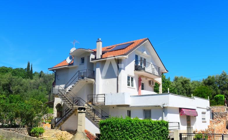 Vrbnik, okolica predivna samostojeća kuća sa pogledom na more!! ID 254 