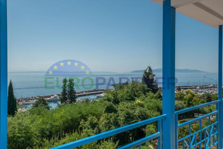 Trosoban stan s panoramskim pogledom na more , 50m od plaže, Opatija okolica
