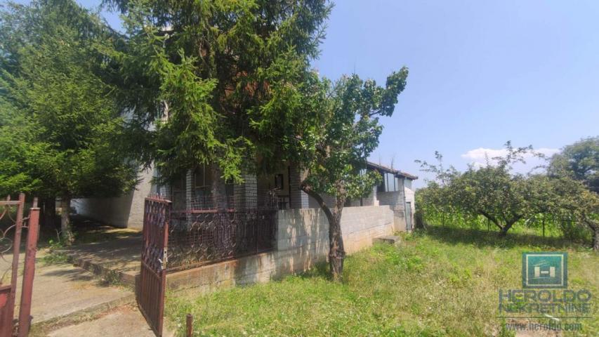 Na prodaju komforna kuća u okolini Jagodine, selo Lovci