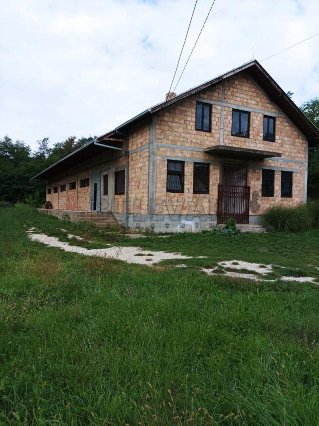 Izdavanje –Hala u Kragujevcu, naselje Grošnica, površina 220m2