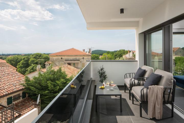 Istra, Flengi, moderna vila sa impozantnom okućnicom i pogledom na more