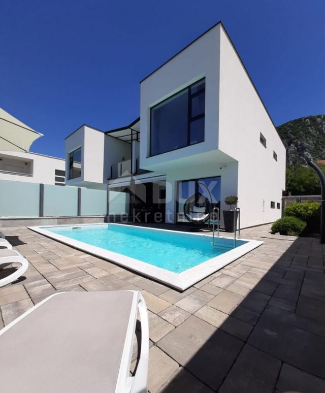 Grižane - Moderna dvojna kuća s bazenom