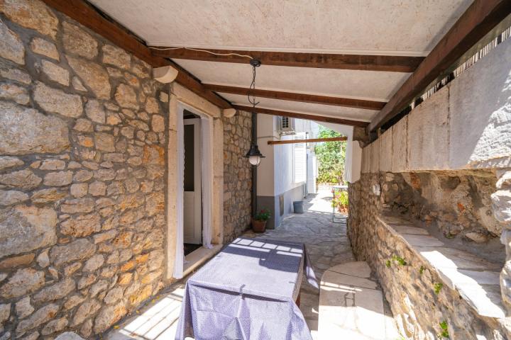 Dubrovnik, kamena kuća s 2 stana BRP 262 m2