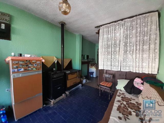 House for sale in Senje with a shop