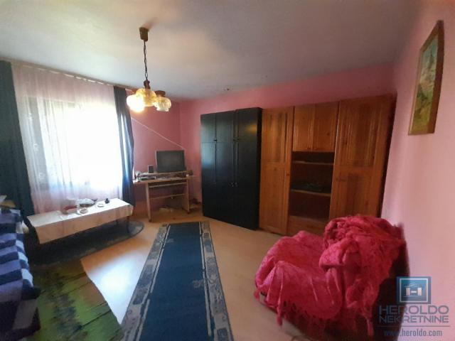 House for sale in Senje with a shop