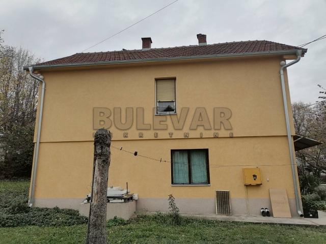 Kuća u Kragujevcu, naselje Jabučar – površina 60 m2 u osnovi, plac 494 m2