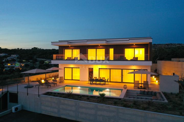OTOK PAG, JAKIŠNICA - izuzetna moderna villa s bazenom na odličnoj lokaciji