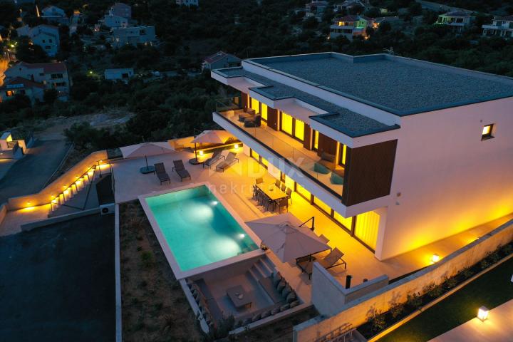 OTOK PAG, JAKIŠNICA - izuzetna moderna villa s bazenom na odličnoj lokaciji