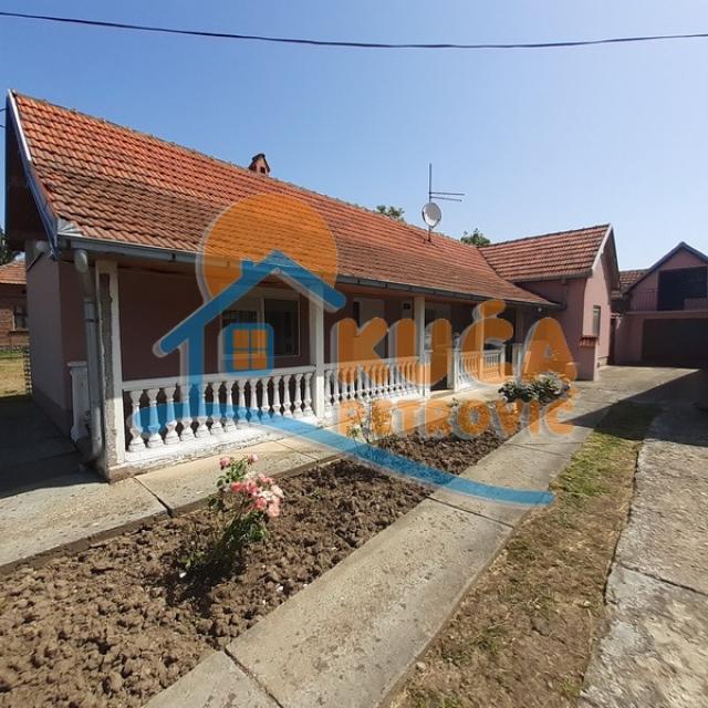 Porodična kuća sa okućnicom, selo Ćićina kod Aleksinca