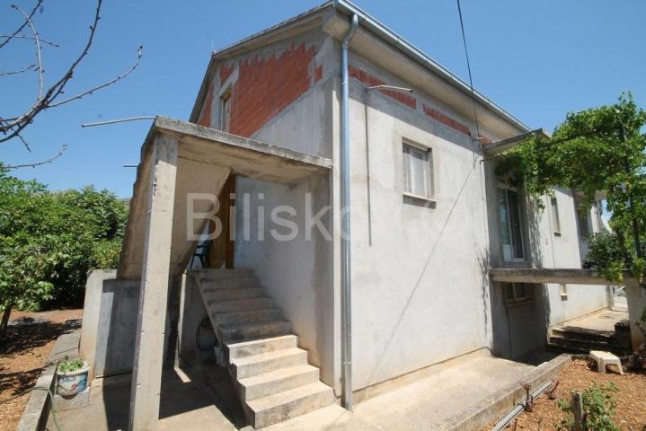 Trogir, obiteljska kuća 300m2, prodaja