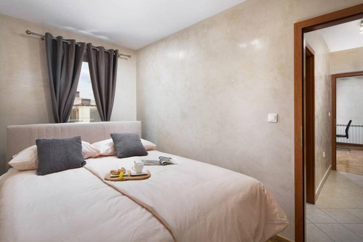 Istra, Pula, najam prekrasnog stana s dvije spavaće sobe u centru grada 