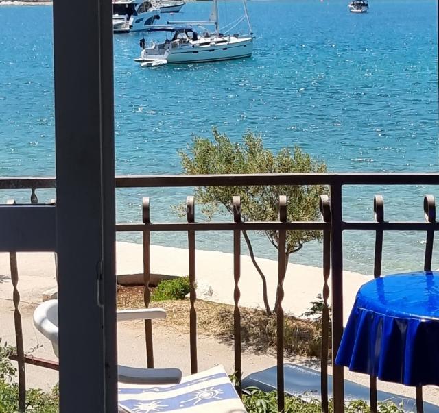 Trogir, Marina, prvi red do mora, samostojeća kuća, prodaja