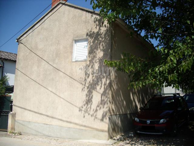 OTOK KRK, POLJE - Kamena kuća na mirnoj lokaciji