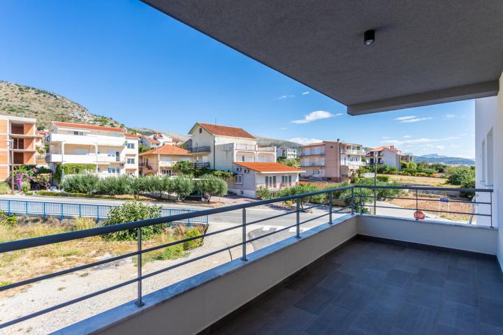 Trogir okolica - moderan jednosoban stan s balkonom (S43)