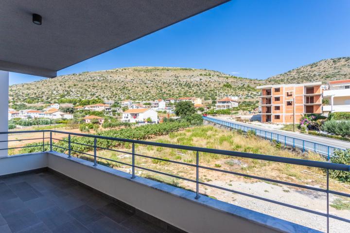 Trogir okolica - moderan jednosoban stan s balkonom (S43)