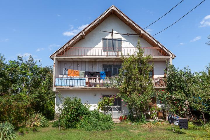 Kuća u Popovcu, 300 m2, na 17 ari placa