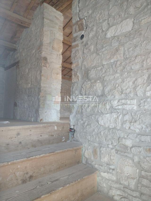 Kaštelir, novoobnovljena kamena kuća za odmor s 4SS i vinotekom