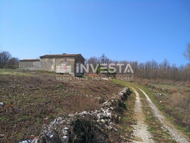 Istra, Kršan, Stancija sa kamenom istarskom kućom, 43. 460 m2 zemljišta