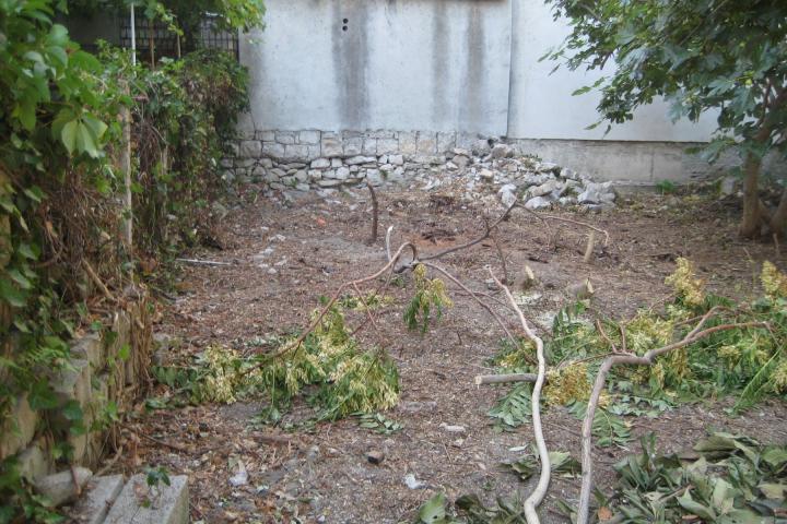 Split, Manuš,  kamena kuća u nizu s vrtom